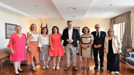 Foto de familia del encuentro con el ministro de Sanidad, José Miñones
