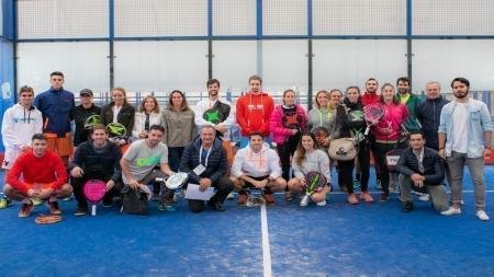 Premiados y premiadas en el VII Torneo de Pádel contra el Cáncer de Pozuelo, en la tarde del domingo en Mad4padel.